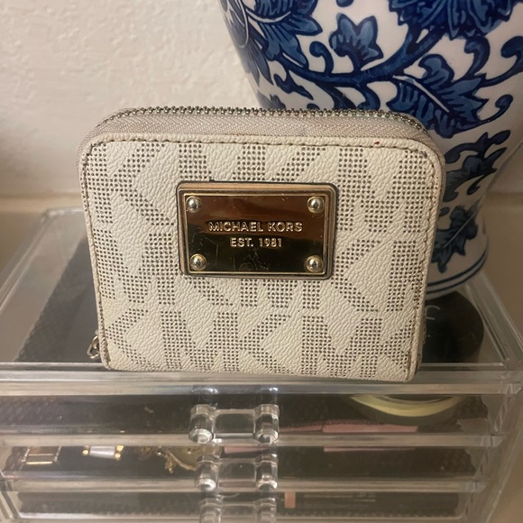 Michael Kors Beige and Gold Wallet - Picture 2 of 6